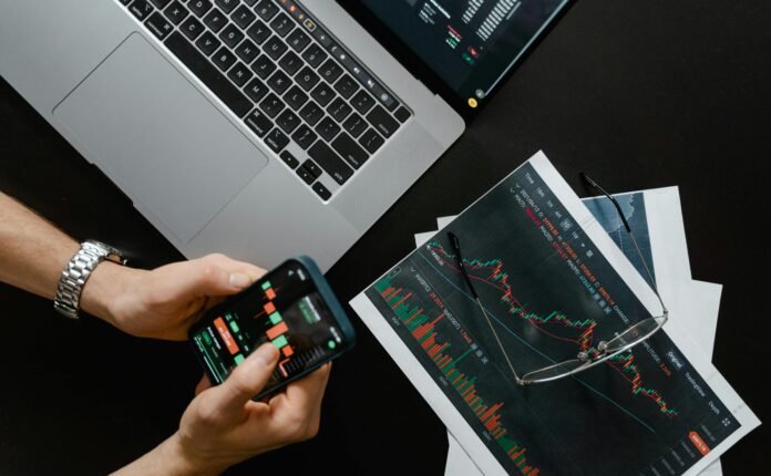 How to Earn Online Using Only Your Smartphone in 2025