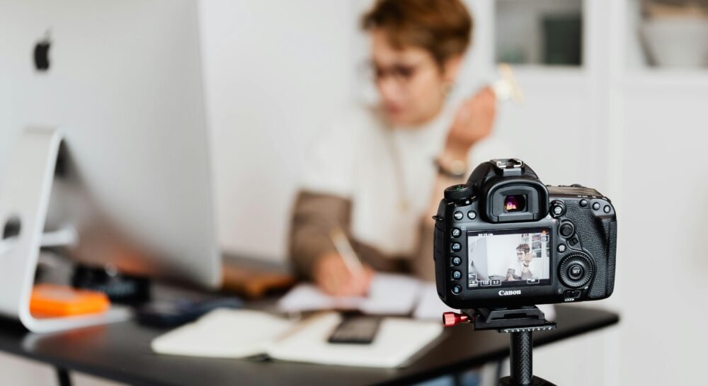 AI for Content Creation: Tools for Bloggers in 2025