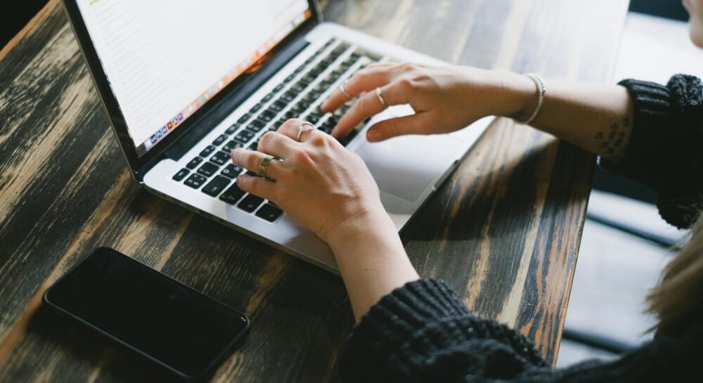 Starting an Online Freelancing Career in 2025: A Complete Guide